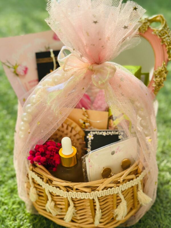Luxury Gift Basket – Self-Care & Elegance in One
